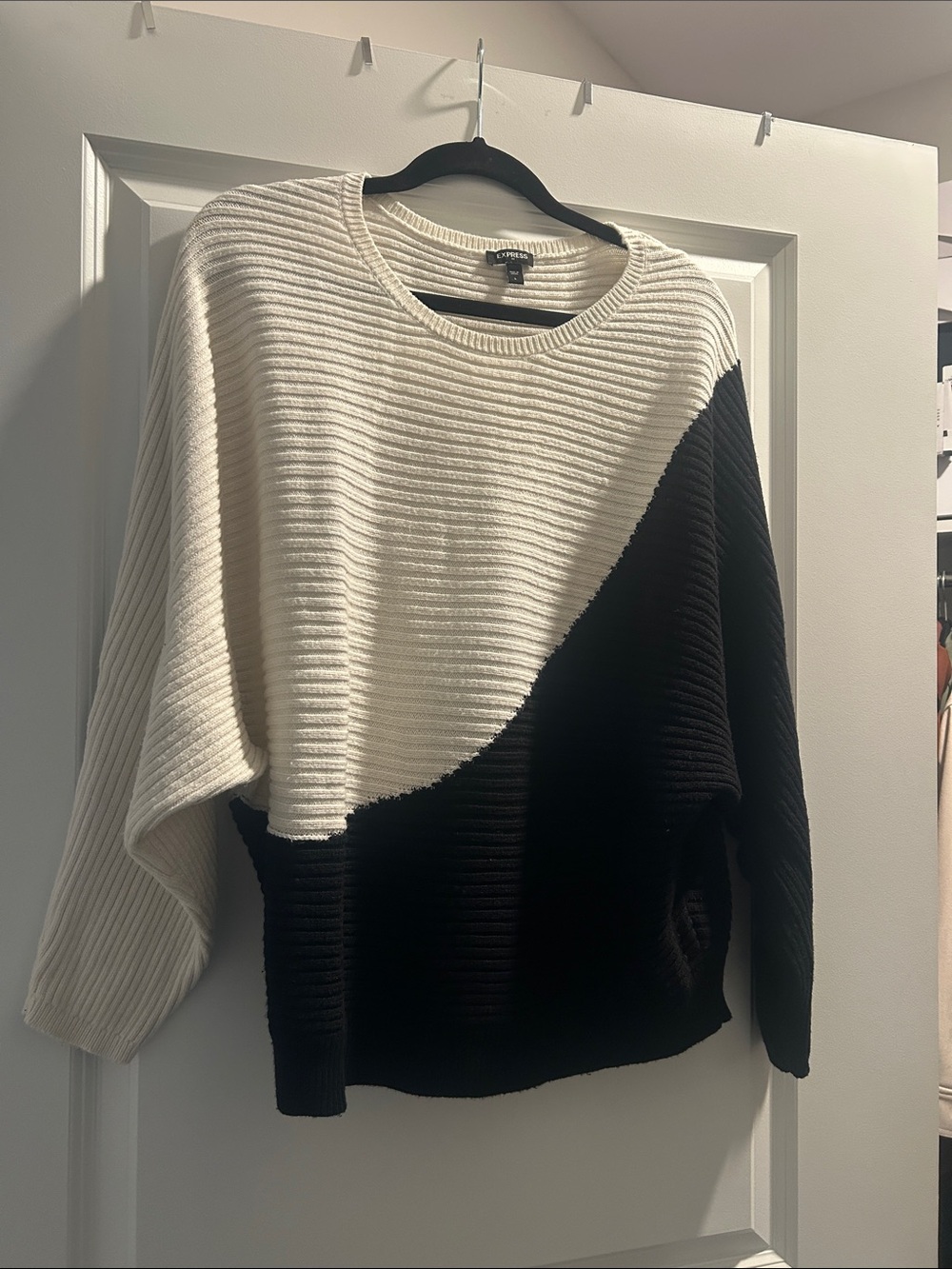 Express Two-Tone Ribbed Crewneck Sweater - Cream & Black
